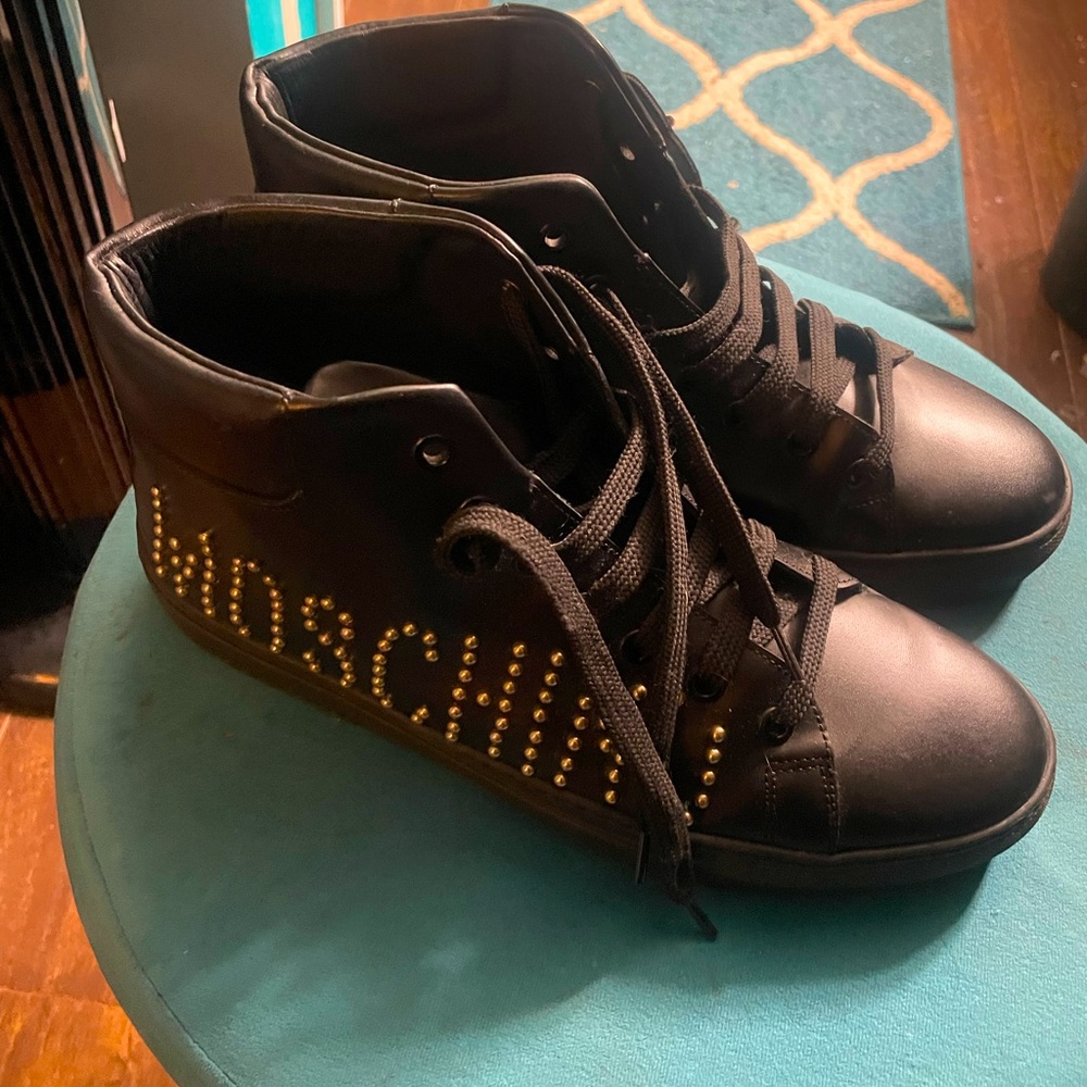 Moschino High top logo sneakers size 39
